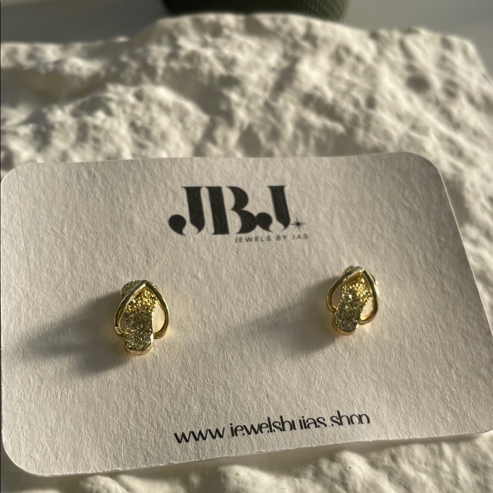 Hawaiian Slipper Stud Gold Earrings